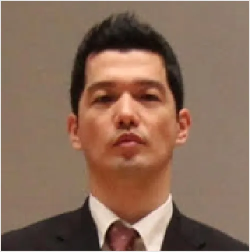 島名 賢児 氏