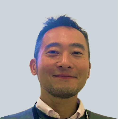 坪根 意茂 氏